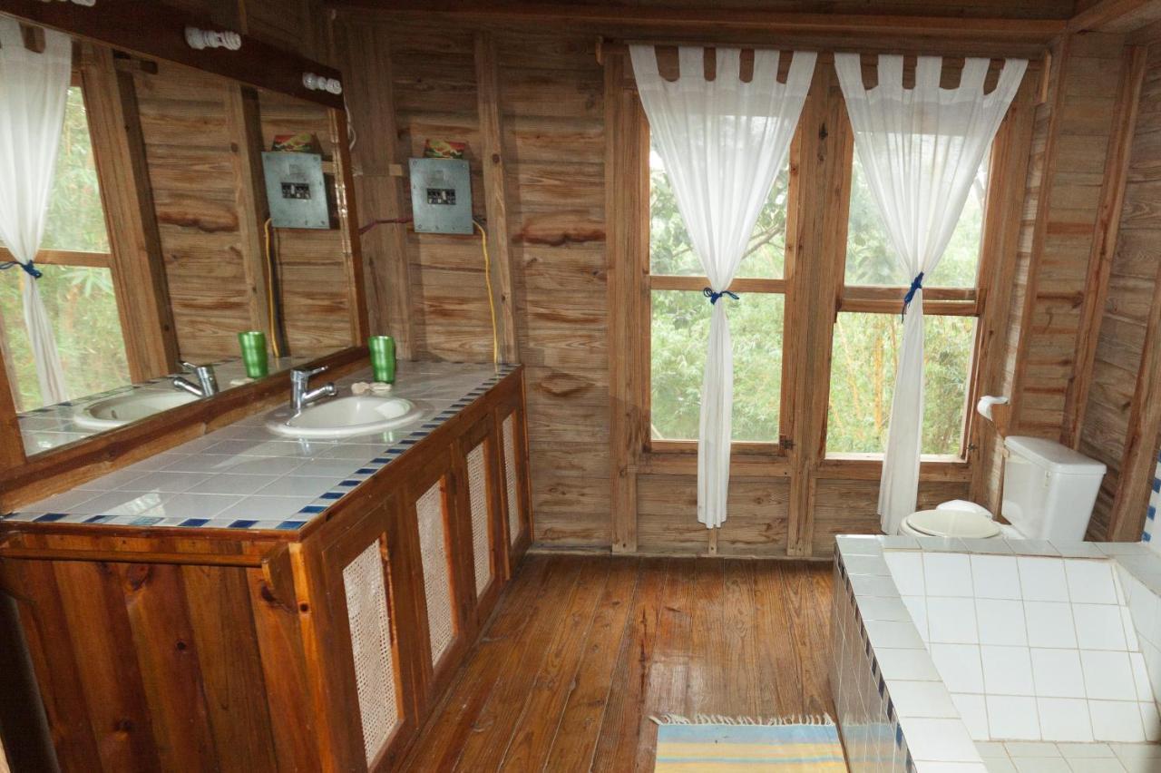 Roatan Bed&Breakfast Apartments West End Bagian luar foto
