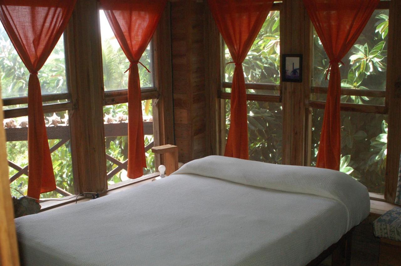 Roatan Bed&Breakfast Apartments West End Bagian luar foto