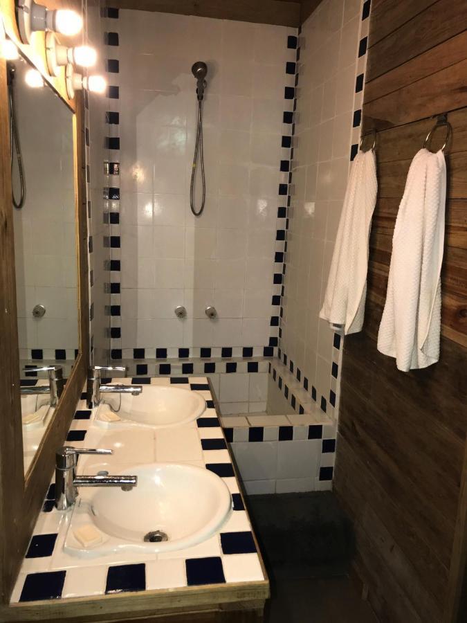 Roatan Bed&Breakfast Apartments West End Bagian luar foto