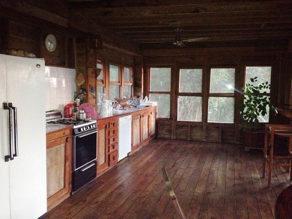 Roatan Bed&Breakfast Apartments West End Bagian luar foto
