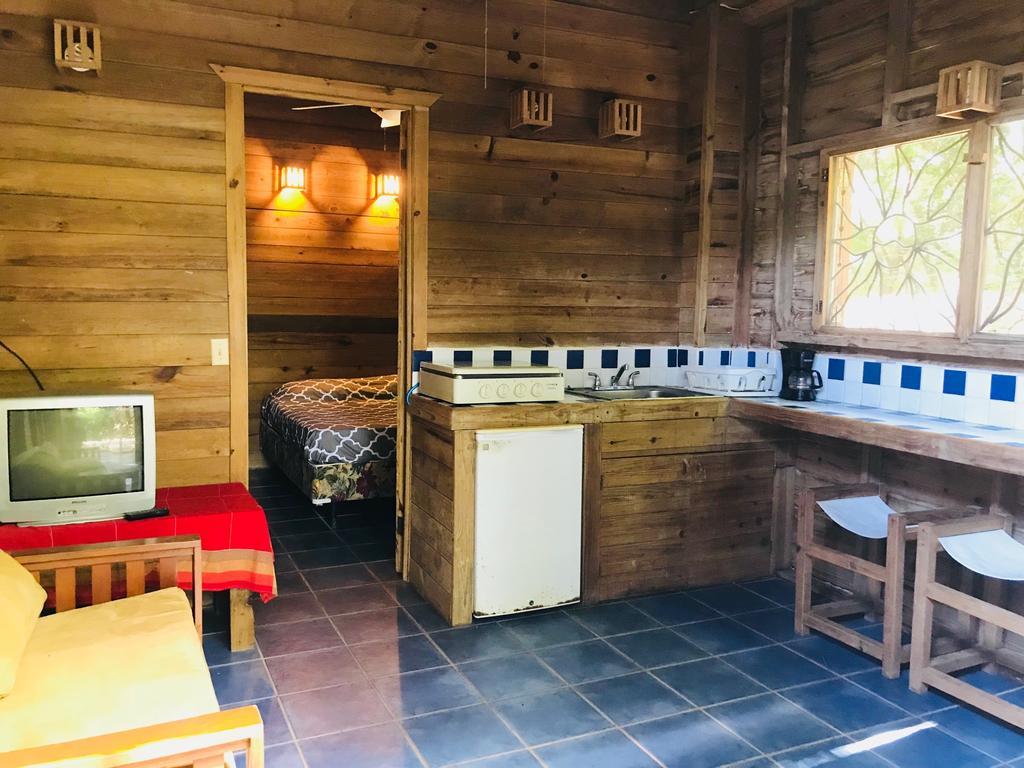 Roatan Bed&Breakfast Apartments West End Bagian luar foto