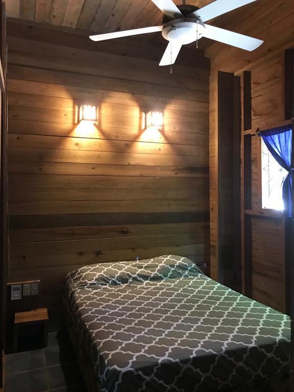 Roatan Bed&Breakfast Apartments West End Bagian luar foto